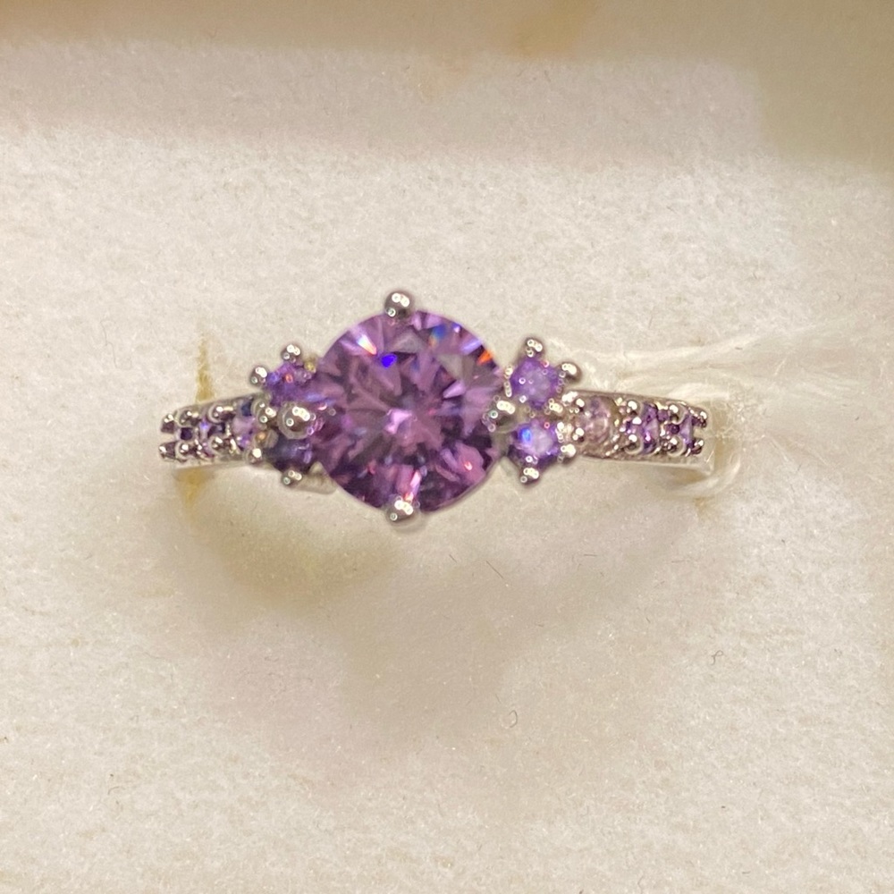 Sterling Silver Ring/ Purple Center  size 7